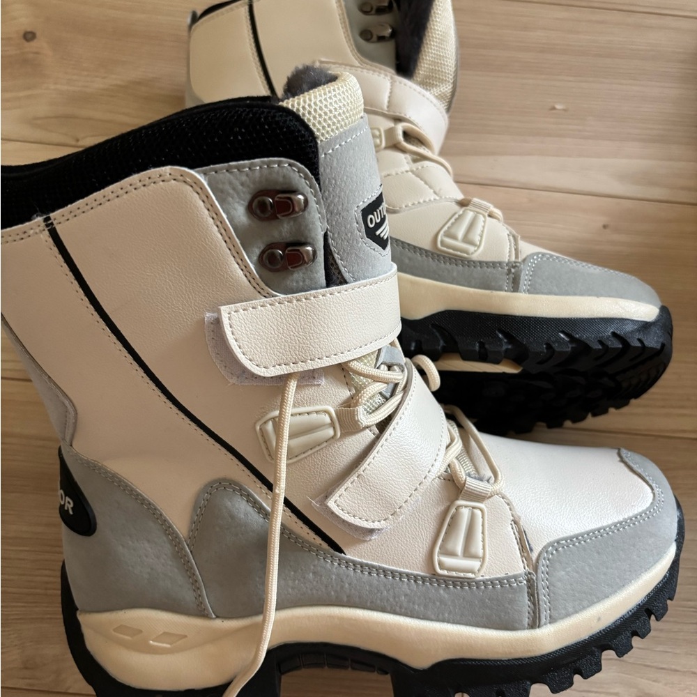 Winter Boots - Cream and Gray
